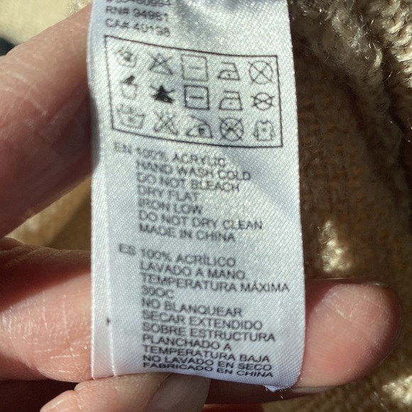 Distressed oversized sweater - Picture 12 of 12